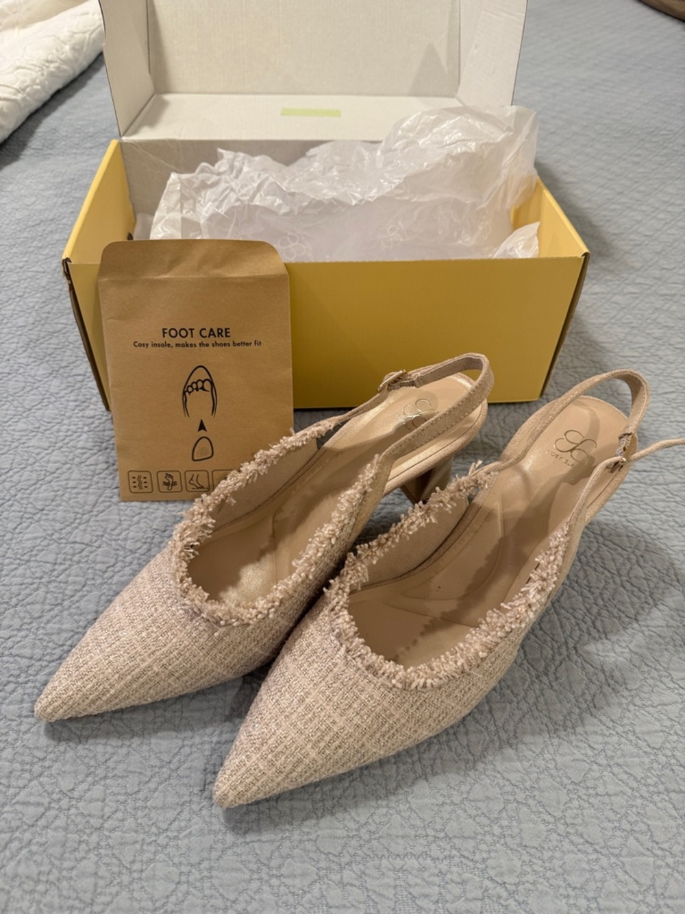 Cozy Island - Women’s Heeled Slingback Pump in Cream